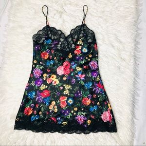 Oscar de la Renta Black Lace Scalloped Chemise Lingerie Strappy Floral